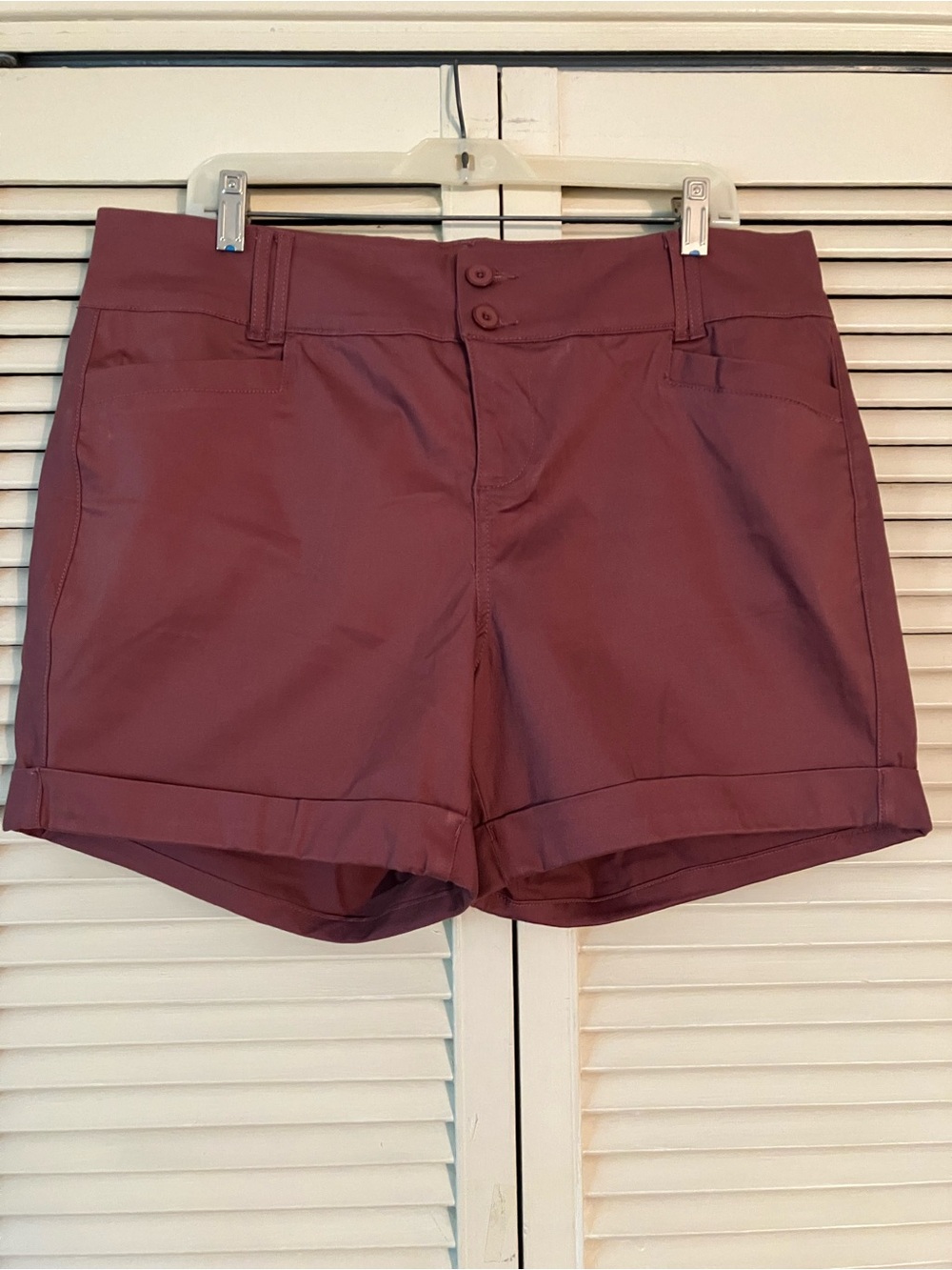 Torrid Size 14 NWOT Burgandy Cotton Stretch Shorts Pockets Rolled Hem